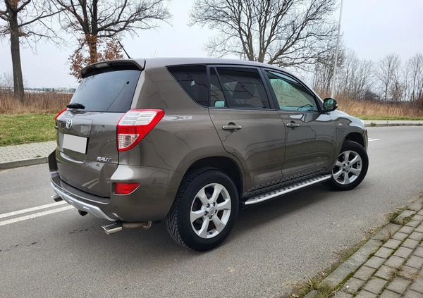 Toyota RAV4 cena 52800 przebieg: 230000, rok produkcji 2012 z Lubień Kujawski małe 529